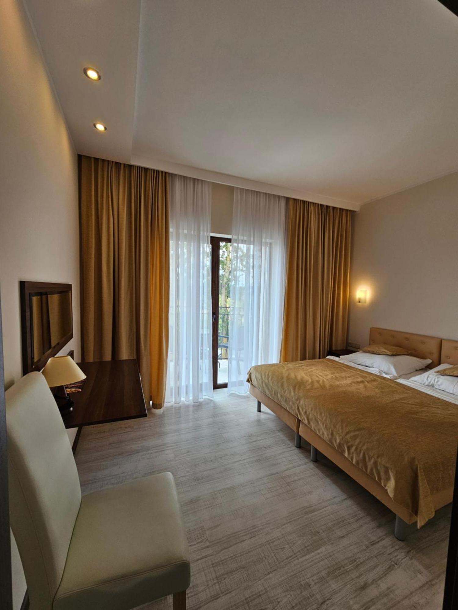 Dom Wczasowy Korona Rewal Exterior foto